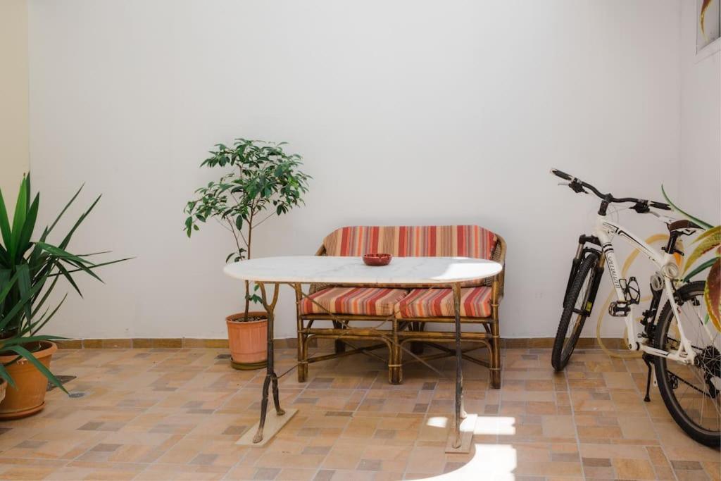 Renovated, Open And Functional Old House Apartment