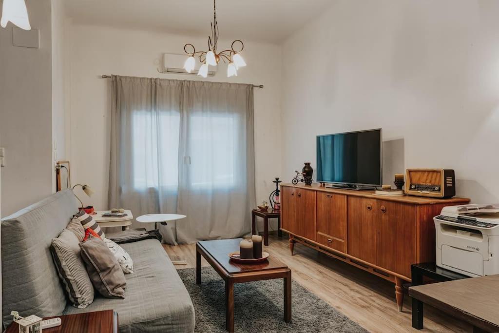 Renovated, Open And Functional Old House Apartment *