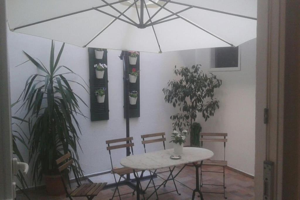 Renovated, Open And Functional Old House Apartment